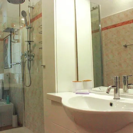 Fieramosca 2 Da Letto 2 Bagni Cucina E Salottino Turin
